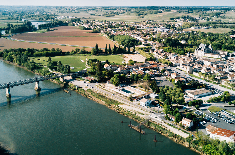 Vue aérienne du port de Cadillac
