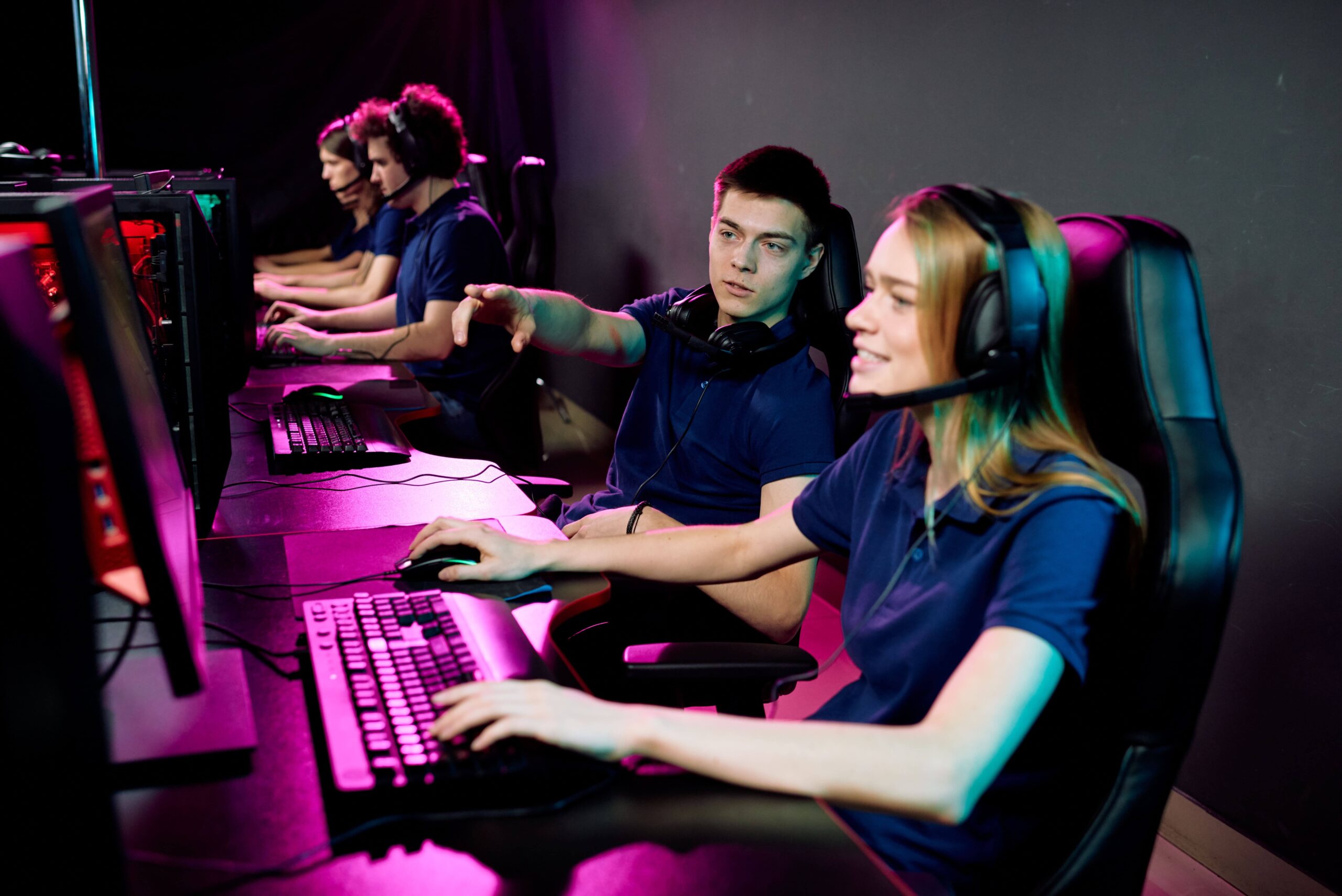 E-Sport-AdobeStock_338542813-scaled