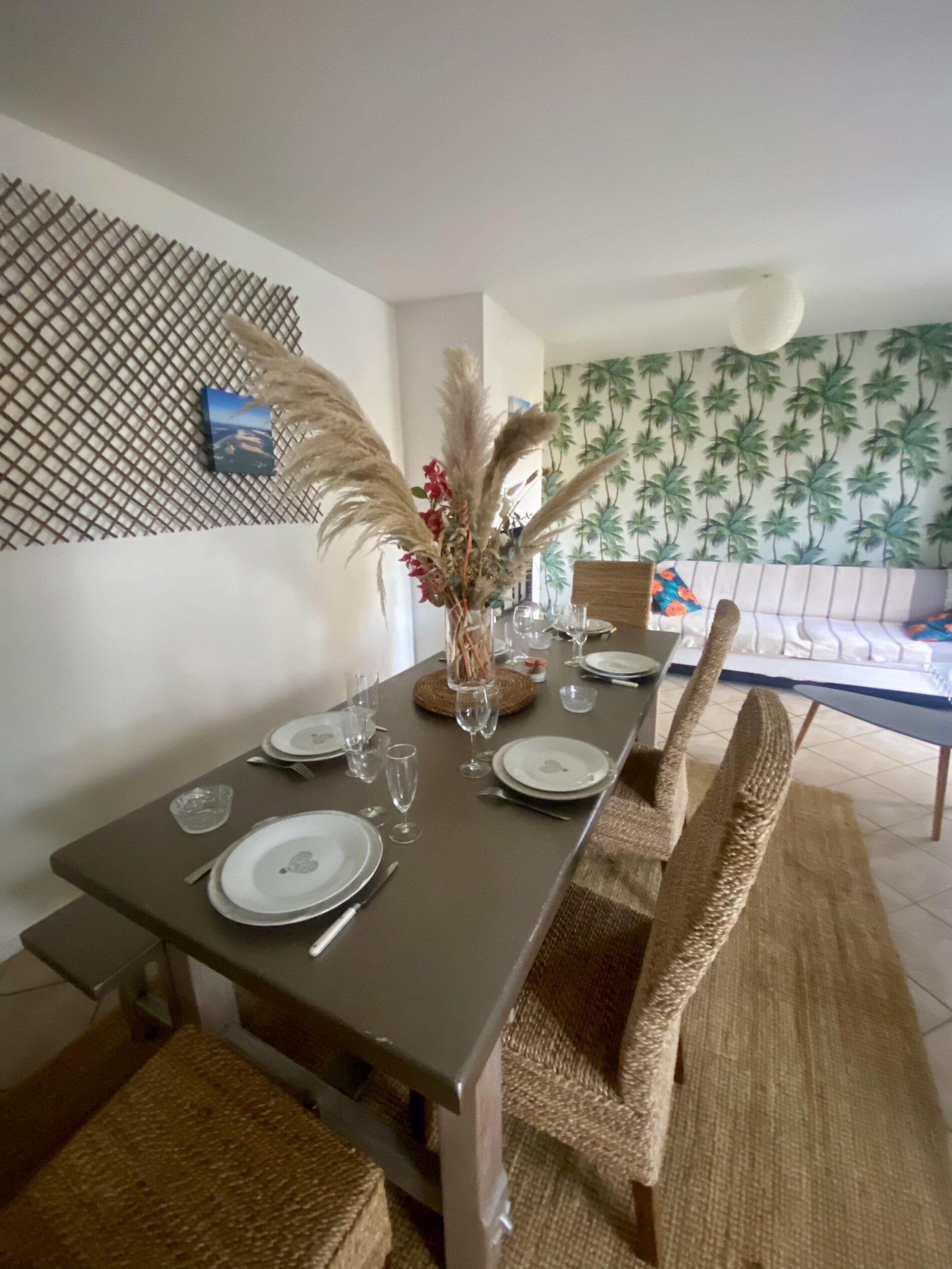 Gite-ici-et-ailleurs-saint-morillon-salle-a-manger