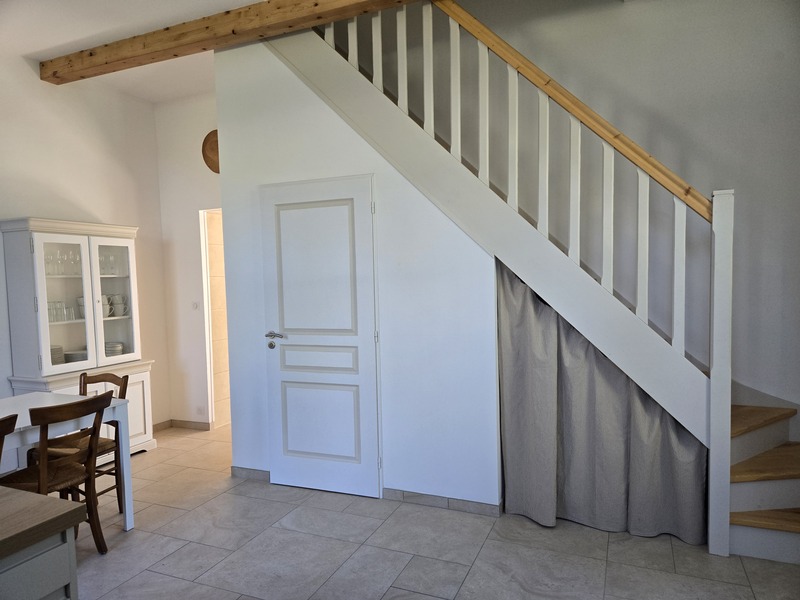 LavillaMerci_cusineescalier