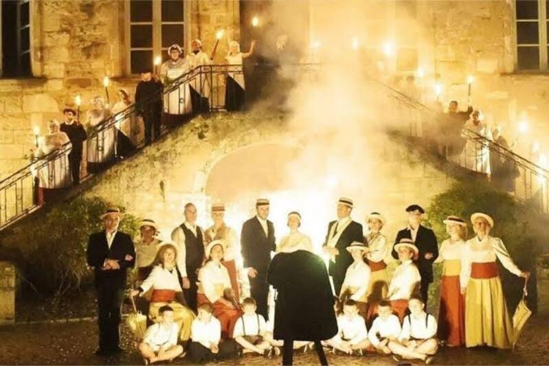 Spectacle Troubadours du troisième millénaire-halle de la mairie Bazas (1)