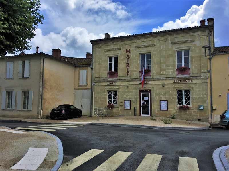 Village_Villandraut_Mairie_3_800