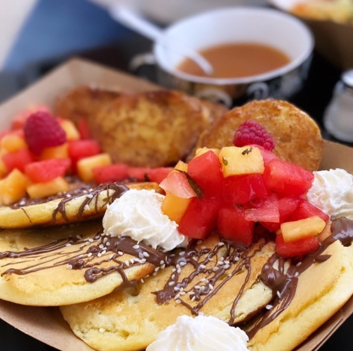 brunch fenêtre sur quai