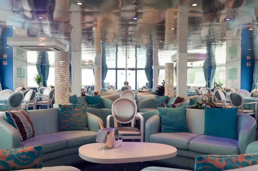 salon bar cyrano2